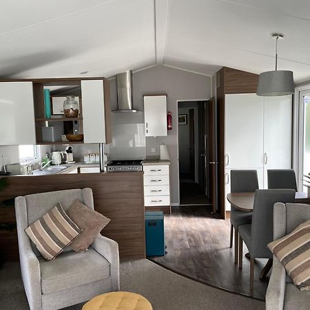 6 Berth Comfy Homely Caravan, Dog Friendly Belton with Browston Exterior photo