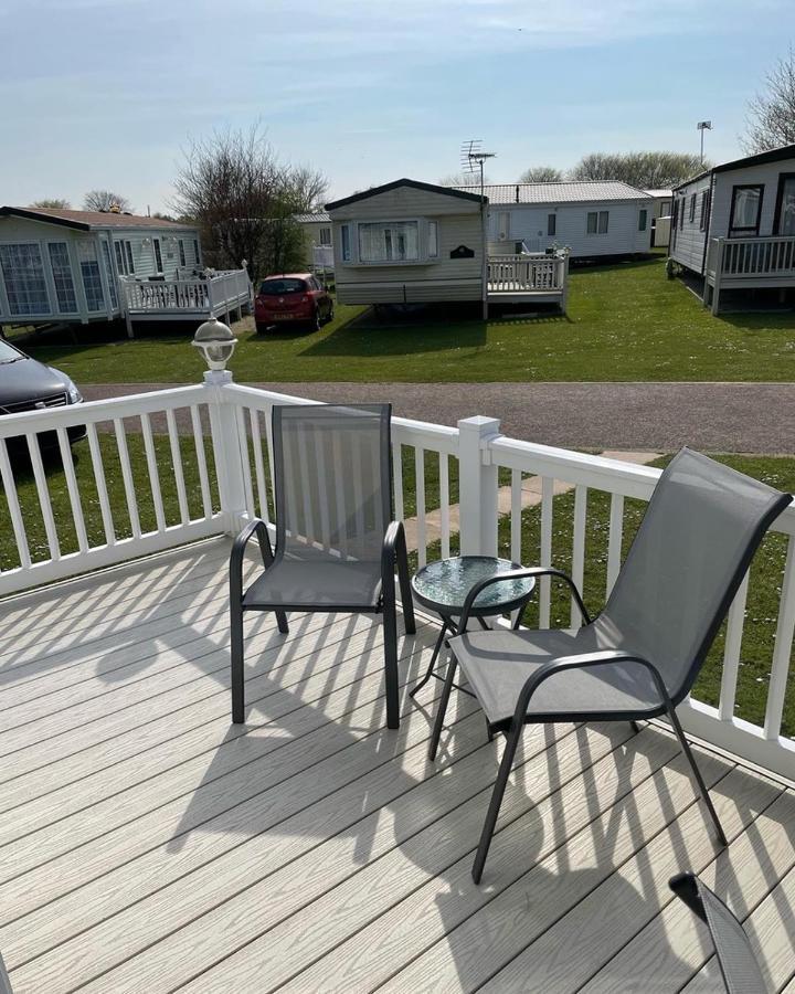 6 Berth Comfy Homely Caravan, Dog Friendly Belton with Browston Exterior photo