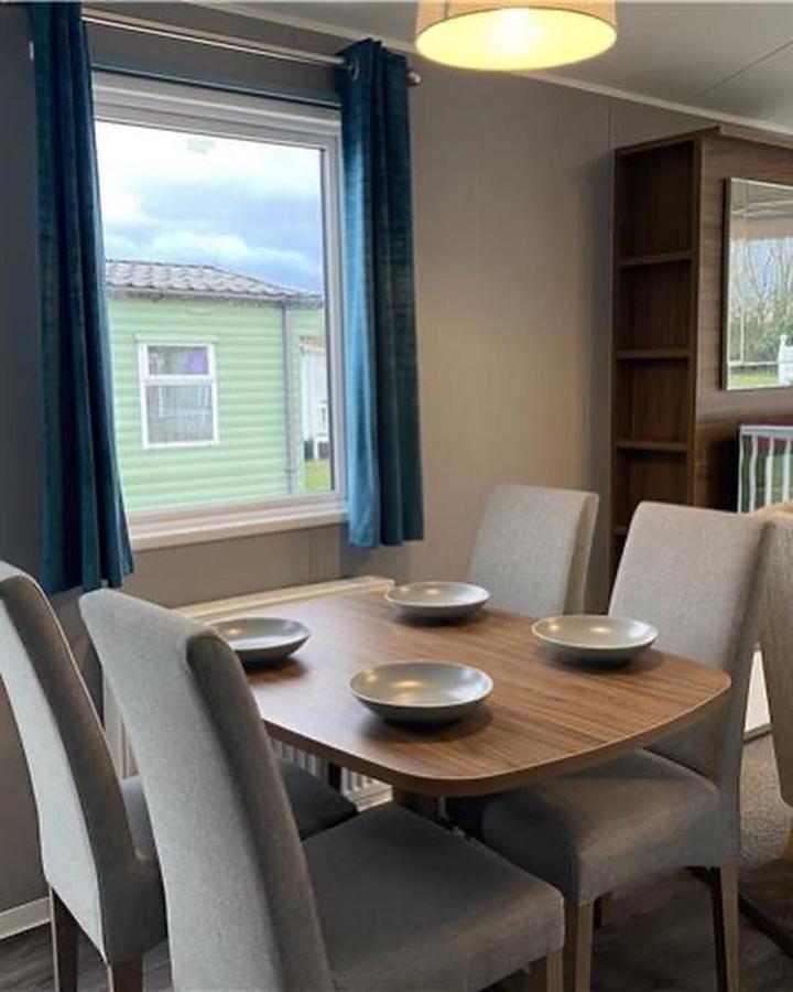 6 Berth Comfy Homely Caravan, Dog Friendly Belton with Browston Exterior photo