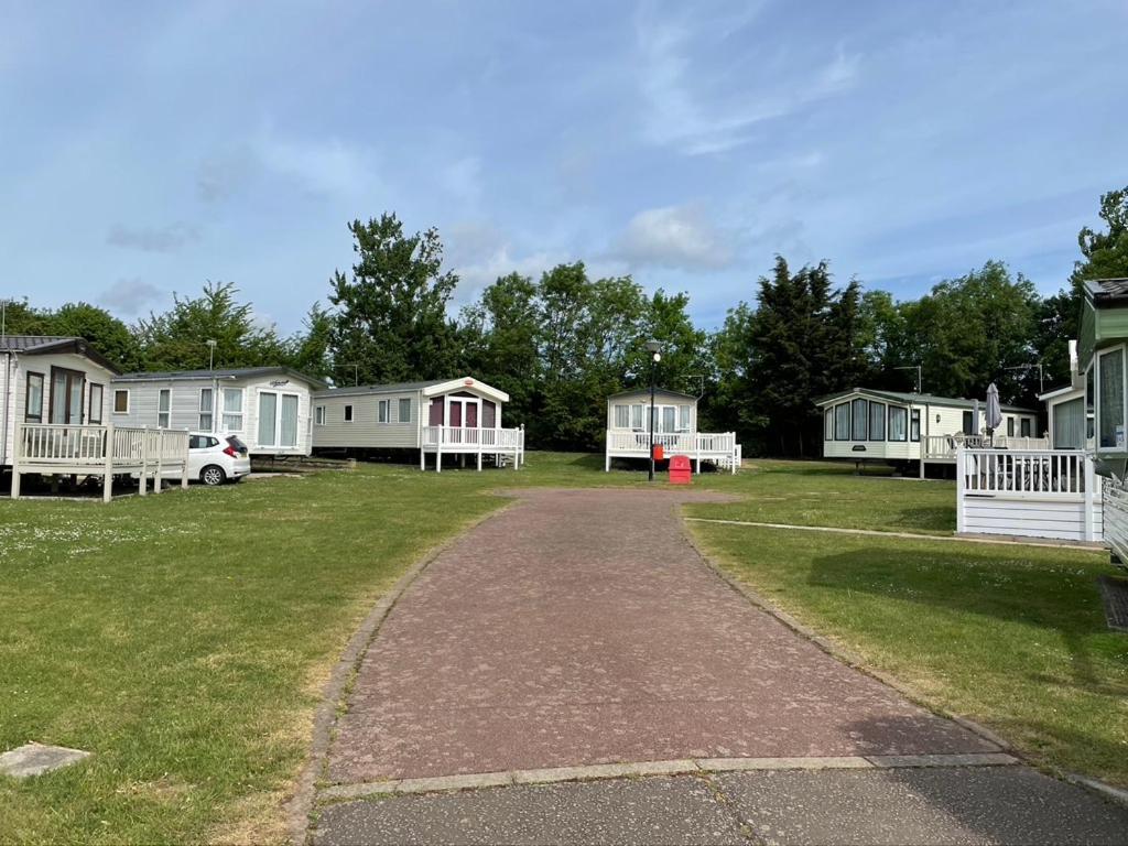 6 Berth Comfy Homely Caravan, Dog Friendly Belton with Browston Exterior photo