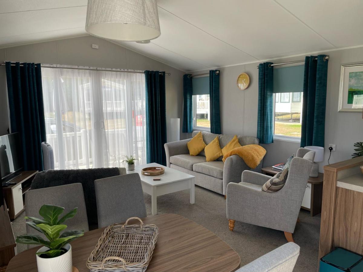 6 Berth Comfy Homely Caravan, Dog Friendly Belton with Browston Exterior photo