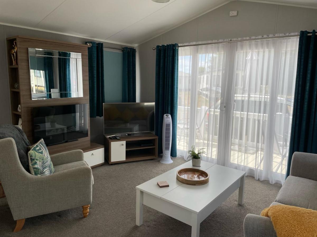 6 Berth Comfy Homely Caravan, Dog Friendly Belton with Browston Exterior photo